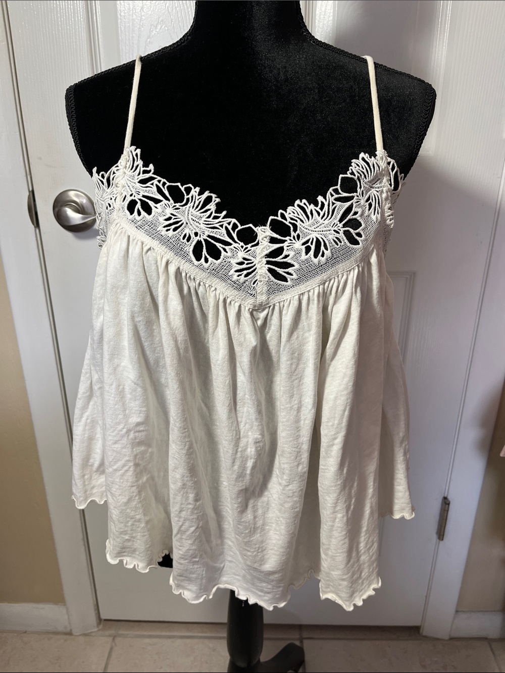 Free People Kayla lace trim cotton embroidered tank top cropped rolled hem sz LG